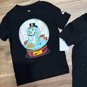 NIKE SNOW GLOBE TEE SIZE 5